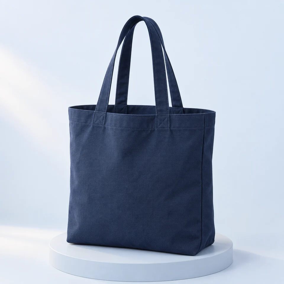 Illustration IA d’un sac en toile bleu marine avec deux anses d’épaule et une ouverture libre